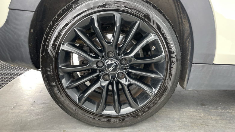 MINI Clubman 1.5 Cooper 6dr Petrol Estate